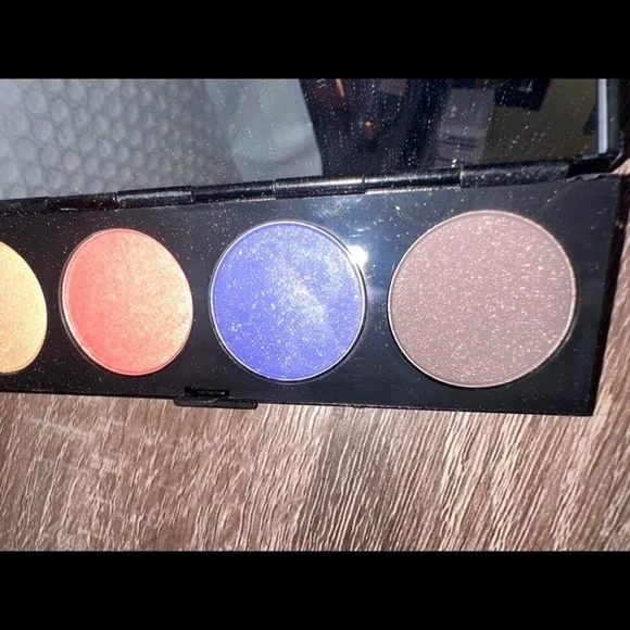 MAC cosmetics Hello‎ Kitty Lucky Tom Eyeshadow Palette